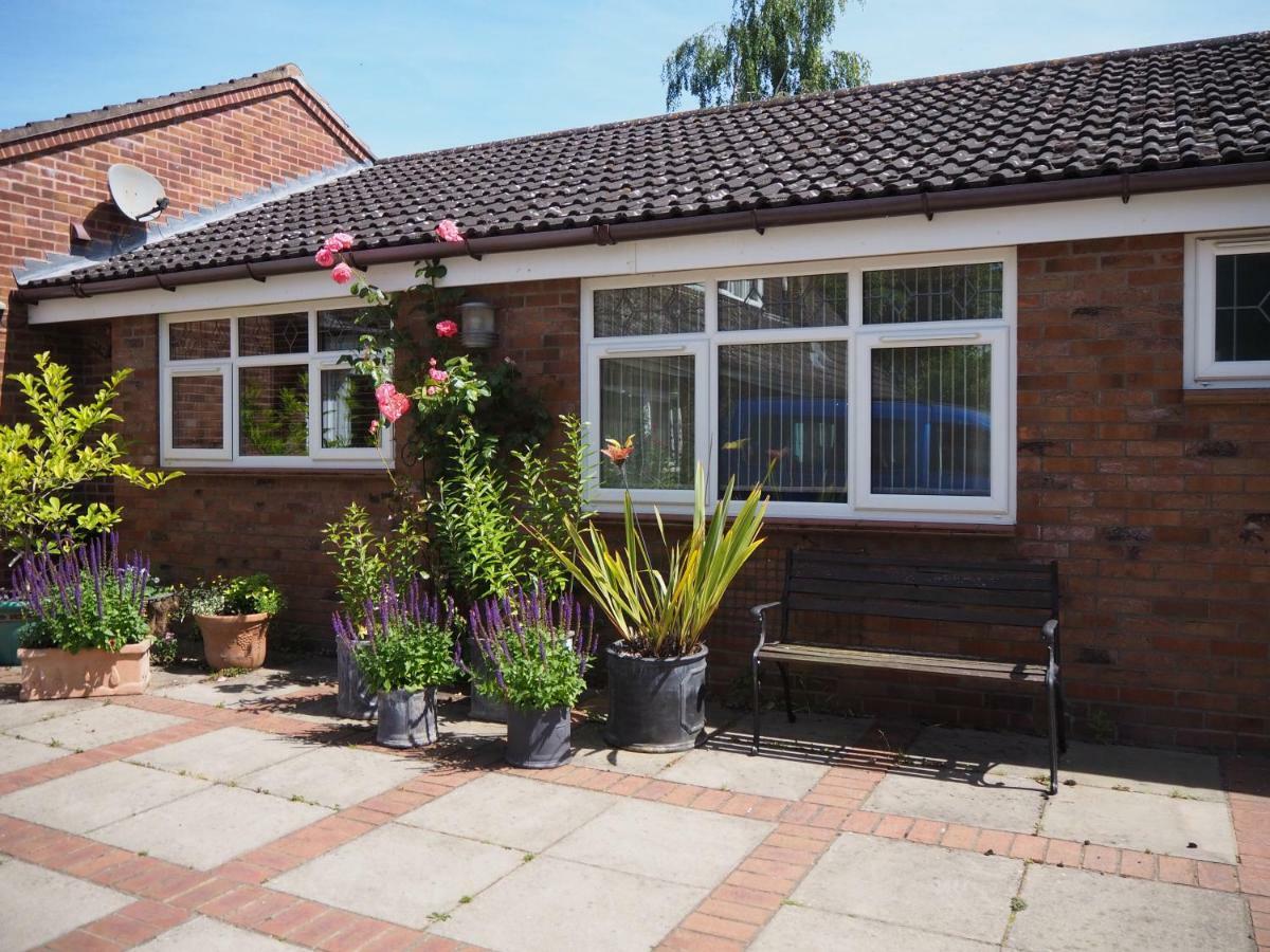 Surlingham Lodge Garden Cottage In Rspb Village Near 노리치 외부 사진